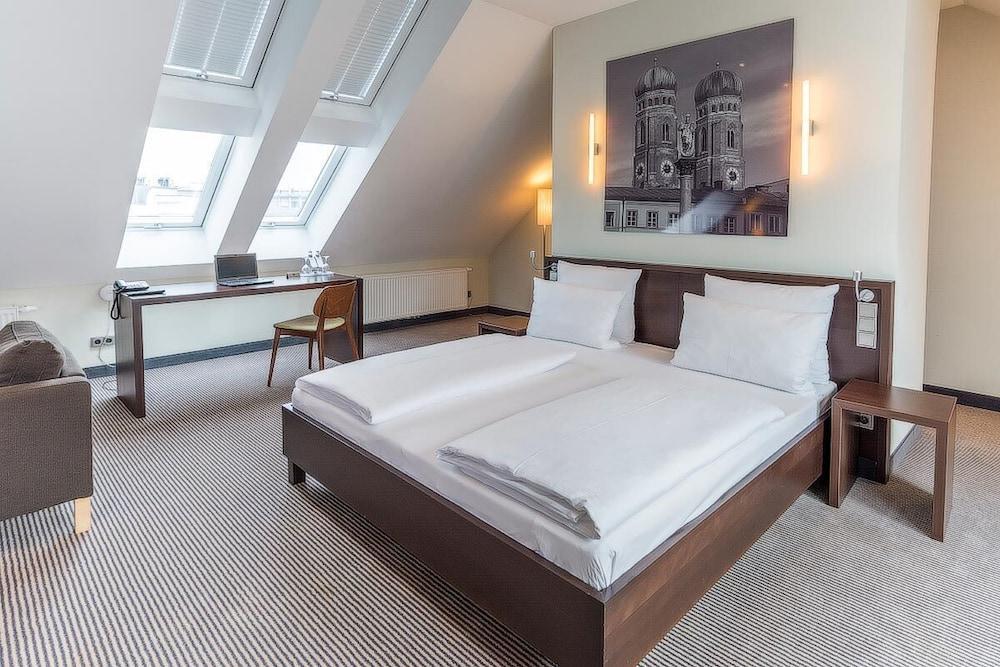 Augusten Hotel